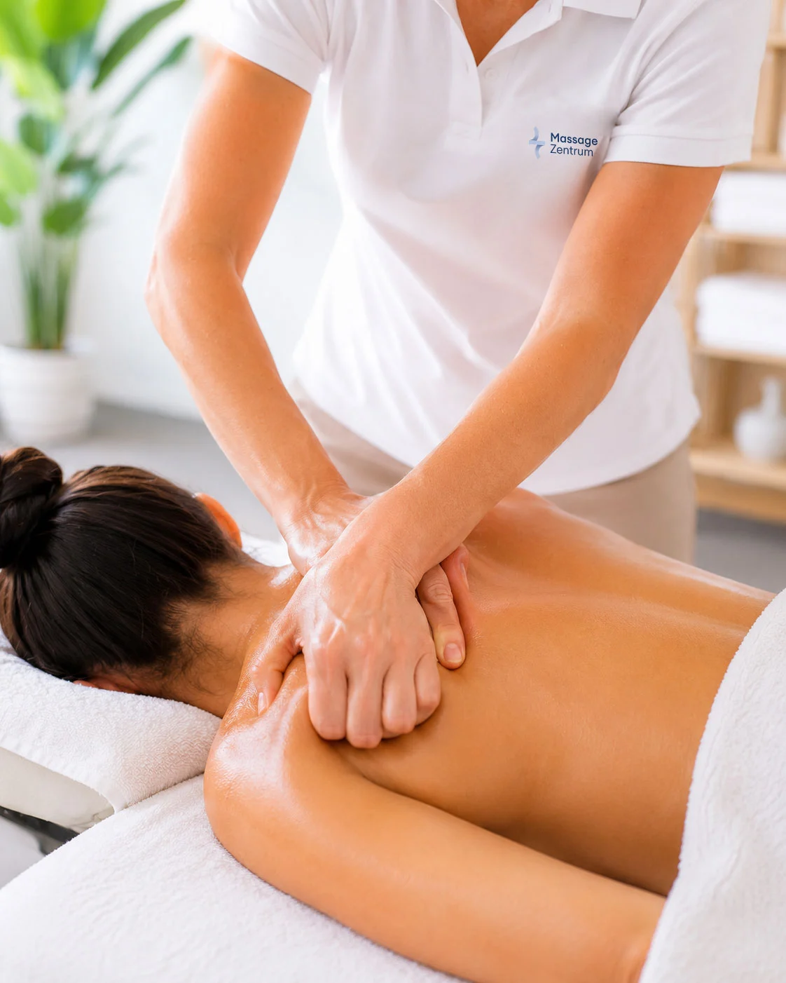 Sportmassage an den Beinen in der Praxis in Oerlikon
